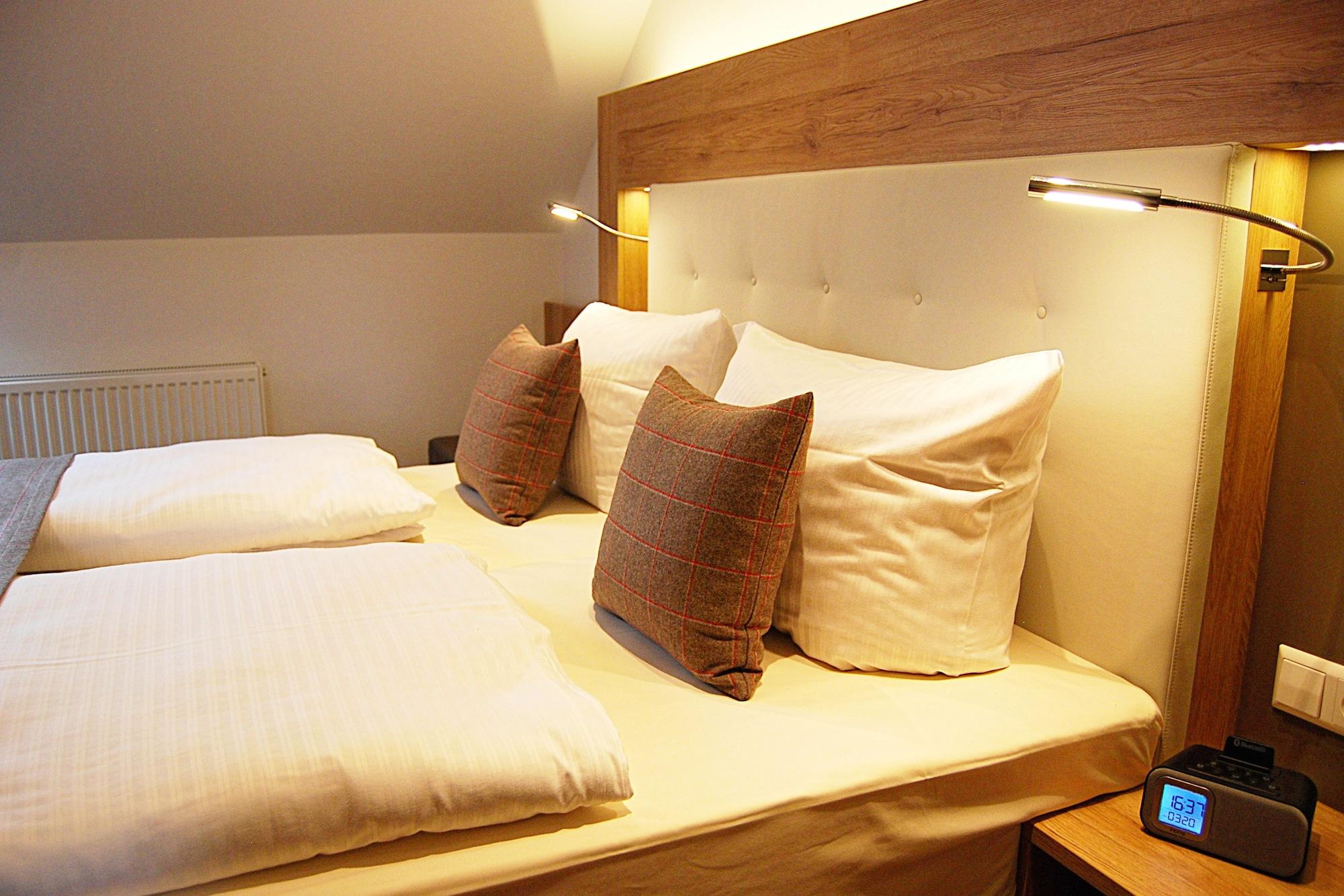 Hotel Am Martinsberg Андернах Екстериор снимка