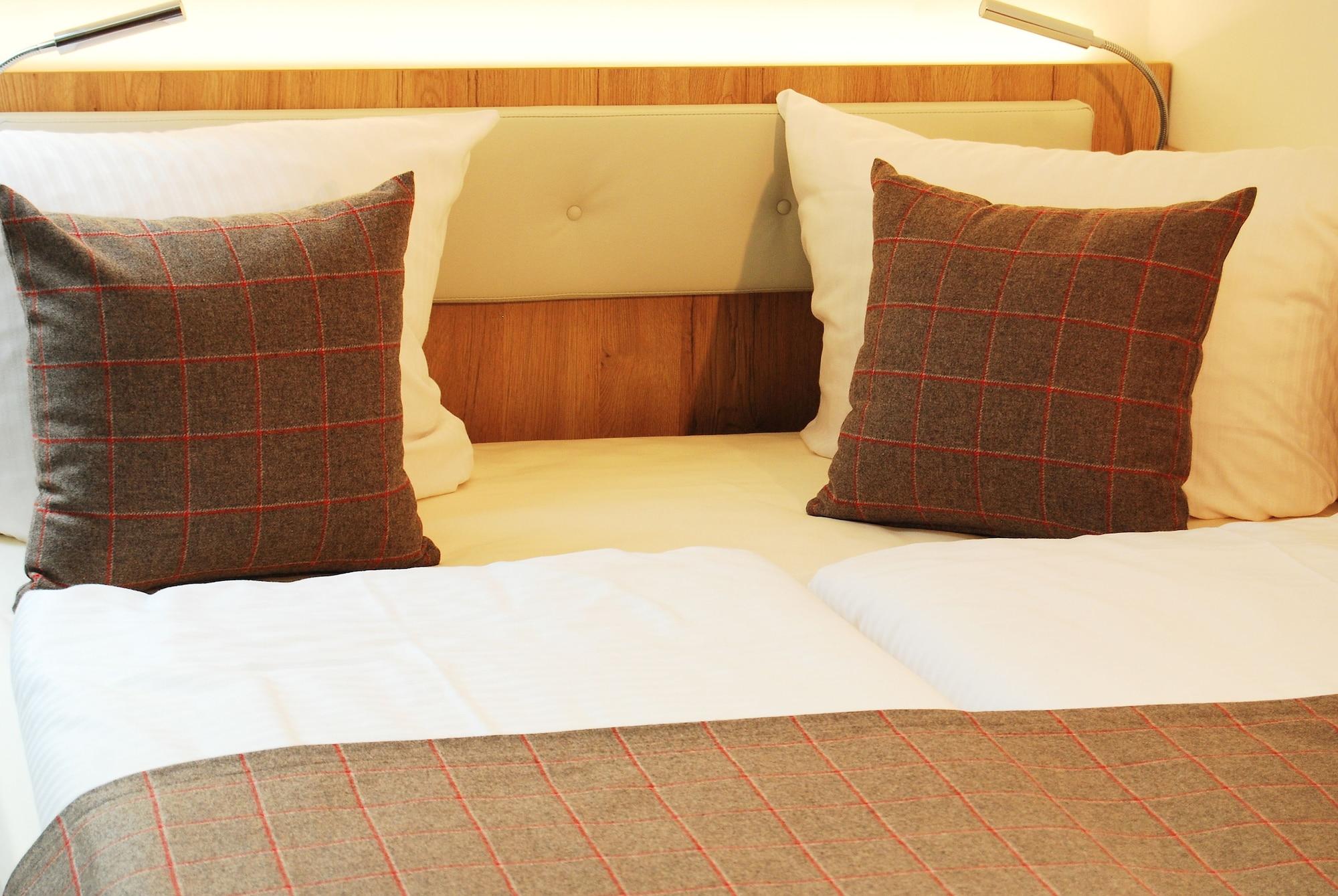 Hotel Am Martinsberg Андернах Екстериор снимка