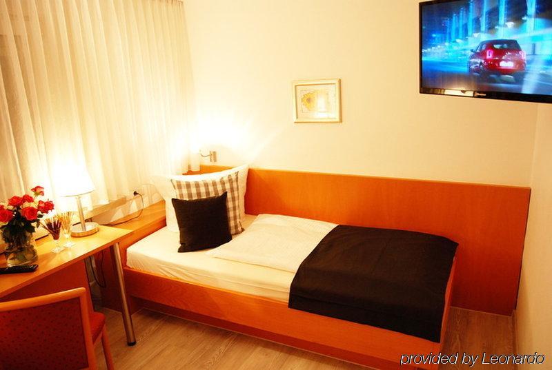 Hotel Am Martinsberg Андернах Екстериор снимка