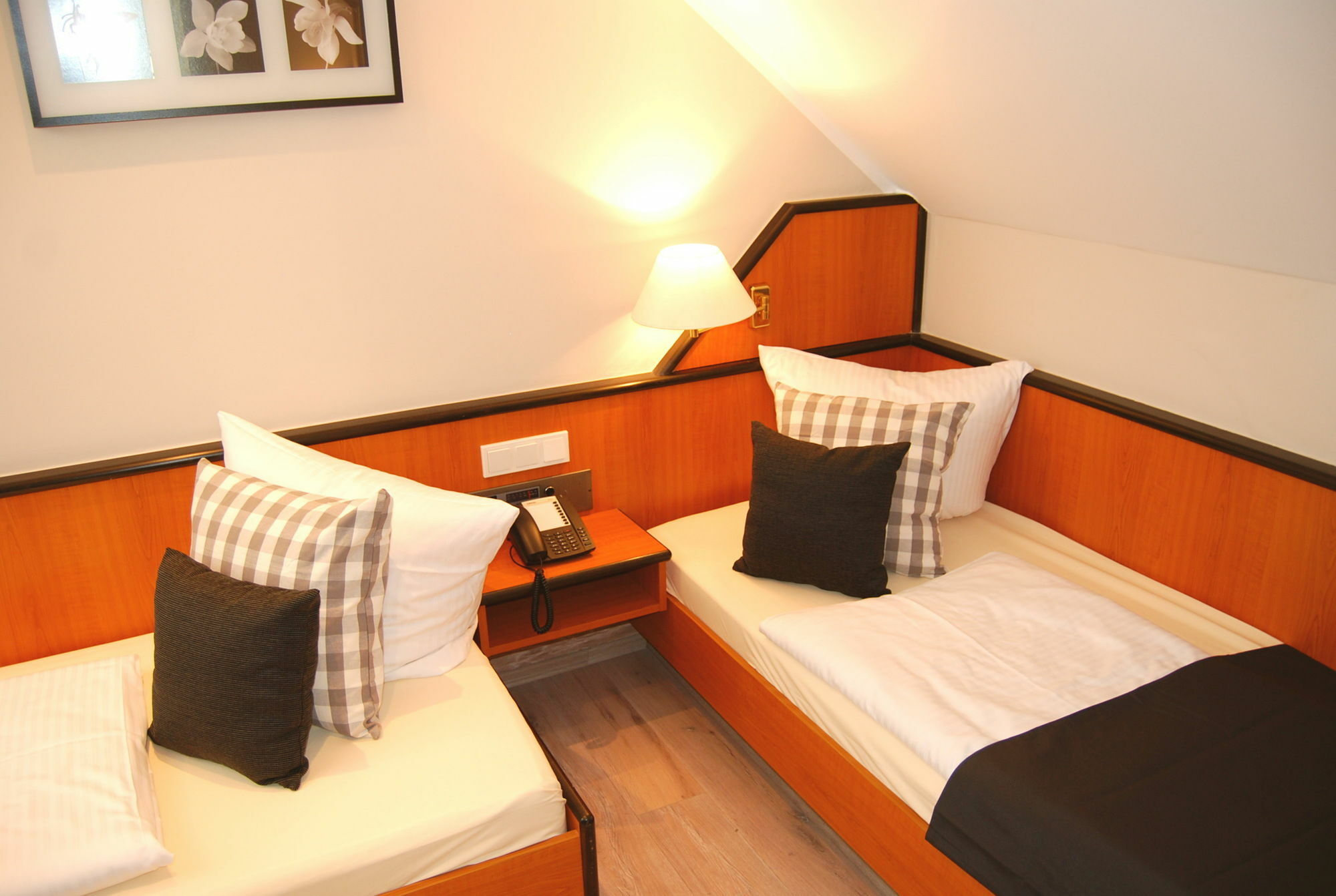 Hotel Am Martinsberg Андернах Екстериор снимка