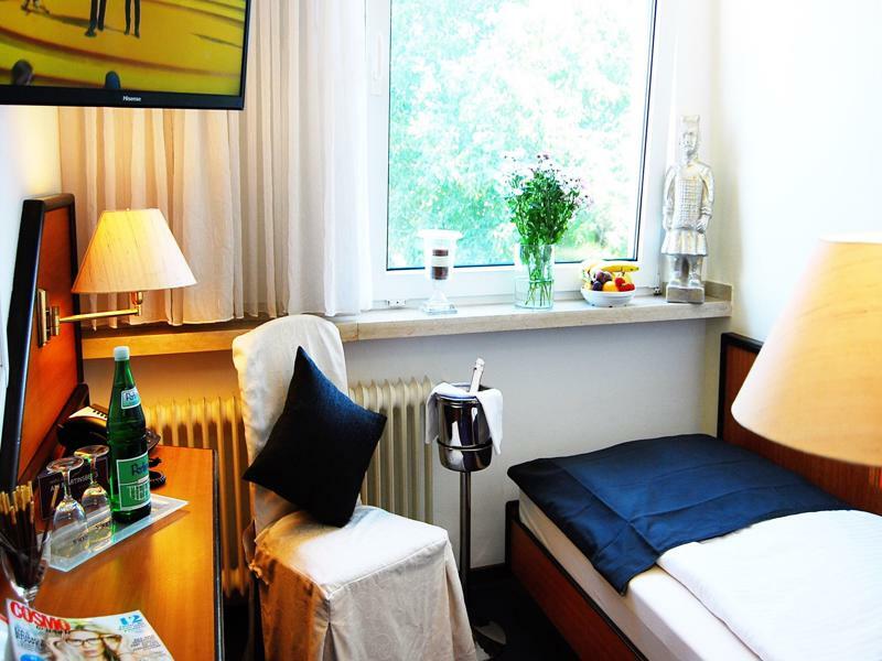 Hotel Am Martinsberg Андернах Екстериор снимка